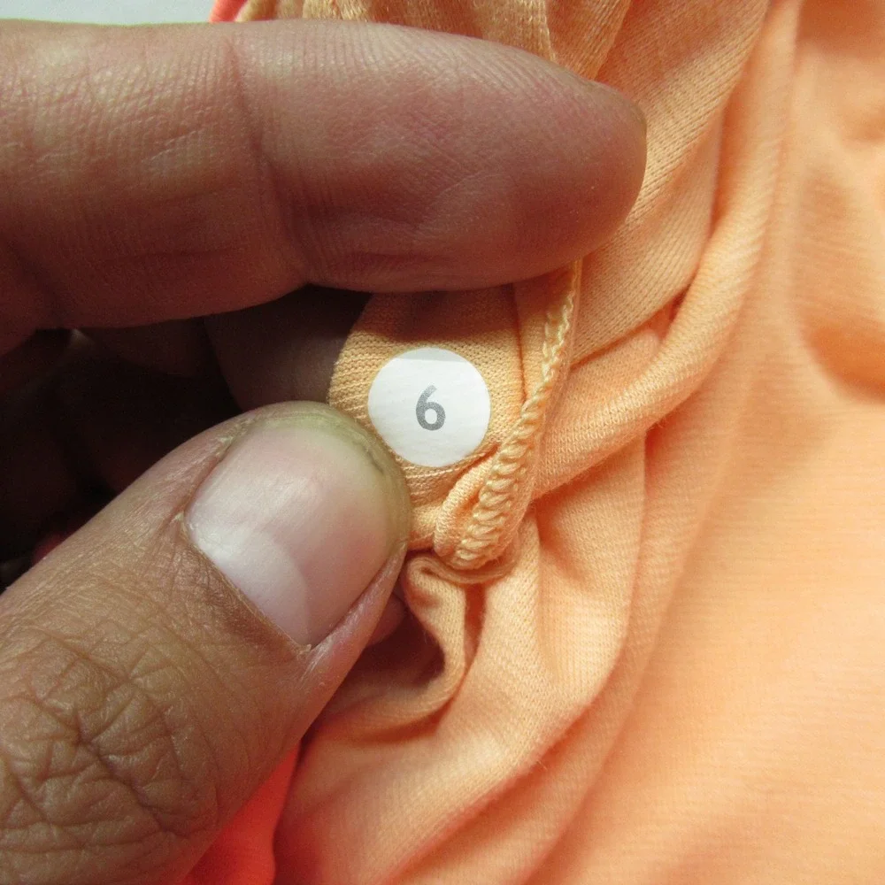 Lululemon Sports Bra Womens 6 Neon‎ Salmon Criss Cross Back Removable Pads Yoga